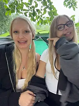 Elfi_InPublic élő XXX-chatje