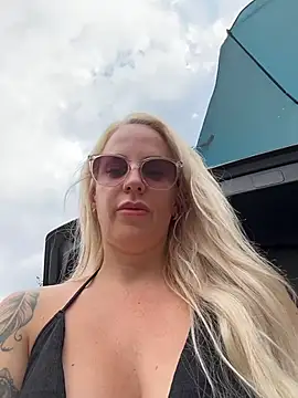 June695_ – Live XXX-chat