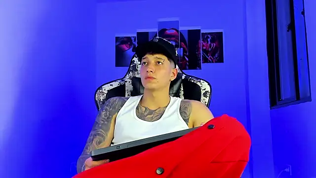 eithan_boy_'s Live XXX Chat