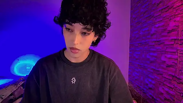 xFemboyToyのライブXXXチャット