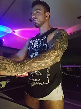 Chat +18 de AngelBlack__ ao vivo