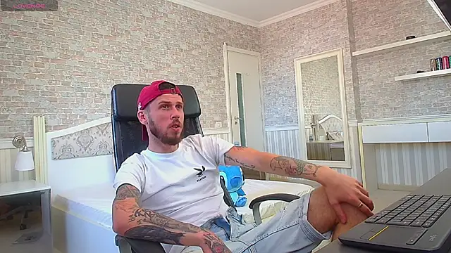 XXX chat uživo modela JonahShaw