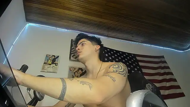 Chat +18 de charlie_hotxxx ao vivo