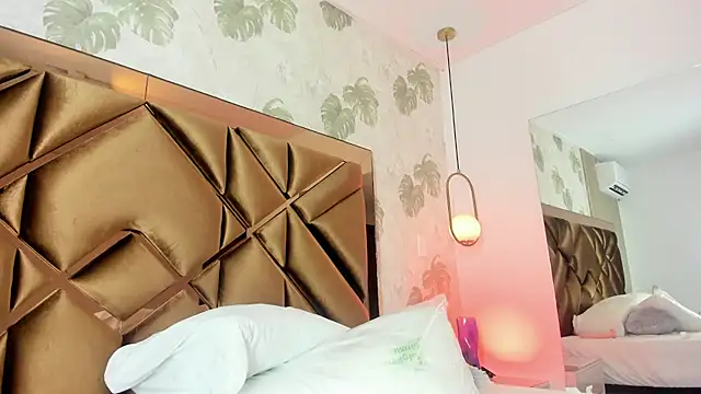 Alexa-Lynx Live XXX-chat