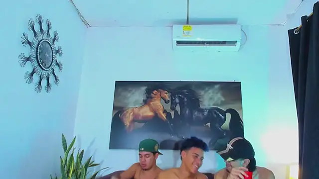 BOYS_IN_THE_EMPIRE's Live XXX Chat