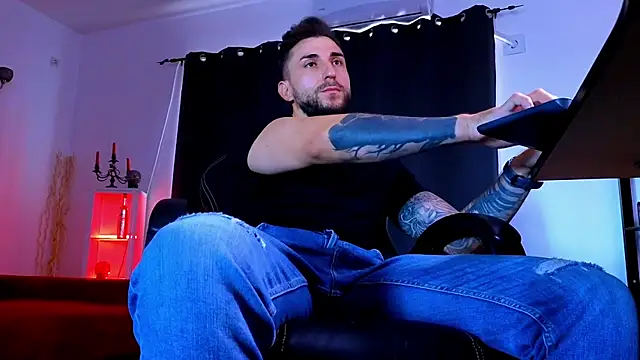 MightyAaron66 – Live XXX-chat