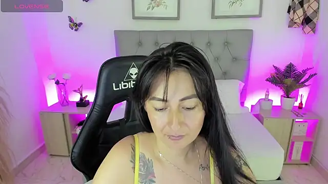Chat +18 de sahara1802 ao vivo
