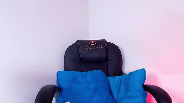 naomi_kyse XXX чат на живо