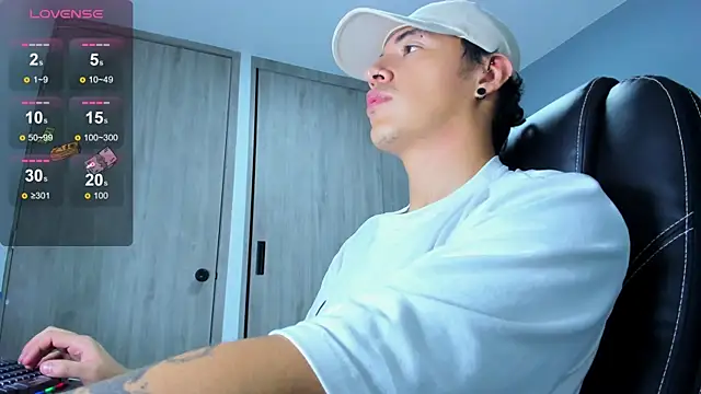 LOBO_ALPHA Chat XXX live