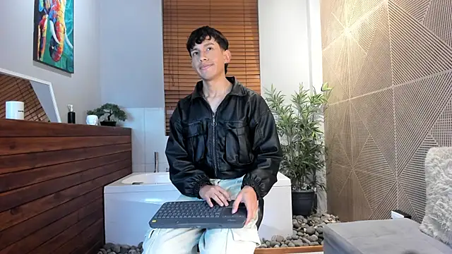 XXX chat uživo modela Pierre_Leroy_
