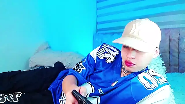_justinmoon2 Adlı Modelin Canlı XXX Sohbeti