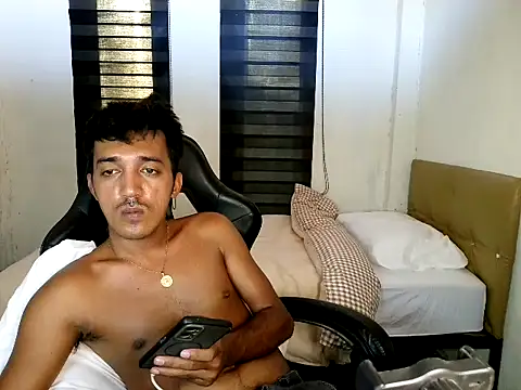 Spicy_RowyCam's Live XXX Chat