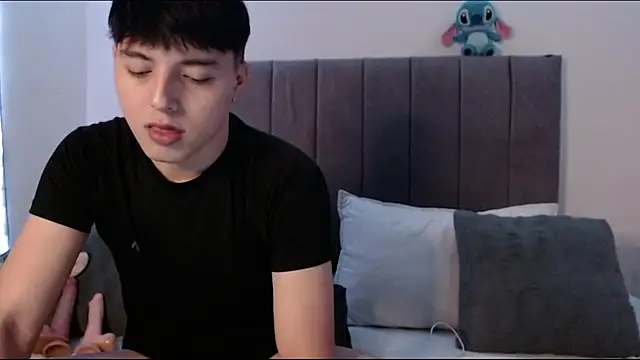 Oustin_Start Chat XXX live