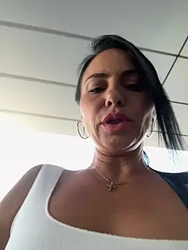Chat XXX en directo de KimKelly13