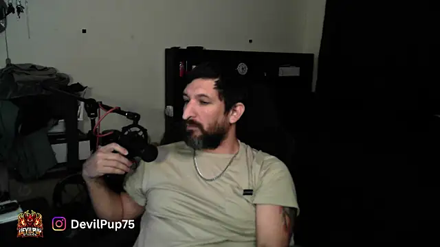DevilPup75_ élő XXX-chatje