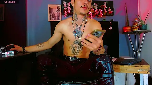 HannibalLester Live XXX-Chat