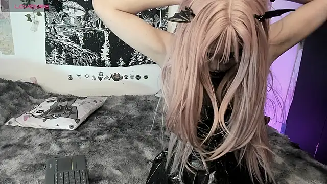 GothKitten666 即時 XXX 聊天