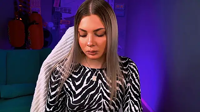 HyileyClark Chat XXX in diretta