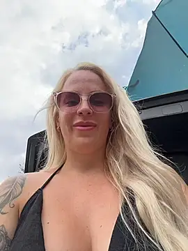 June695_ – Live XXX-chat