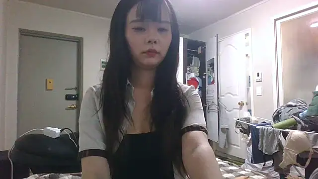 Chat +18 de Hyeri_0306 ao vivo