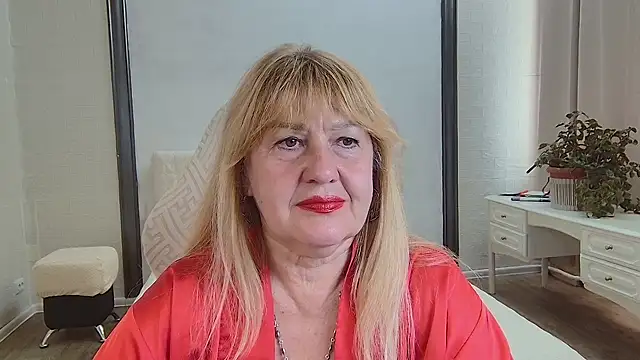 EmmaEllison Adlı Modelin Canlı XXX Sohbeti