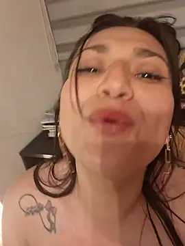Magenta_Moon Adlı Modelin Canlı XXX Sohbeti