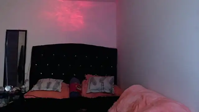 holy_juli XXX чат на живо