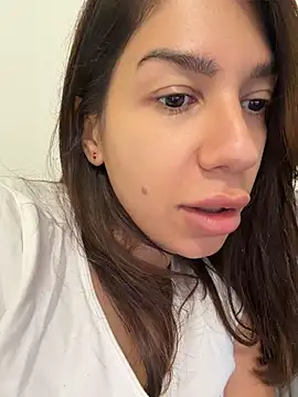 Alexbrune Adlı Modelin Canlı XXX Sohbeti