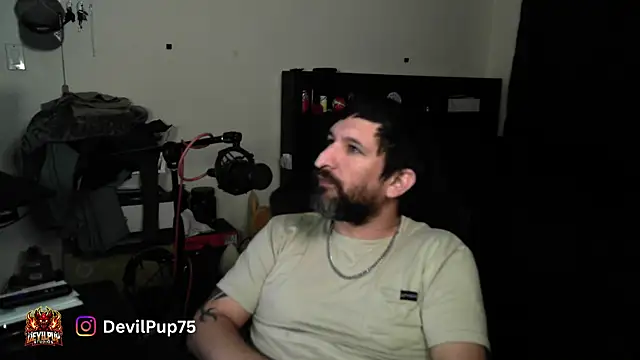DevilPup75_ élő XXX-chatje