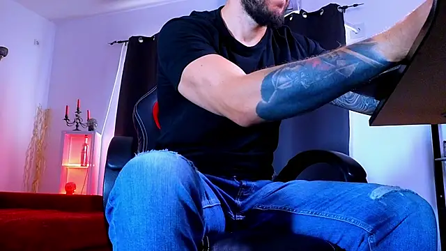 MightyAaron66 – Naživo XXX chat