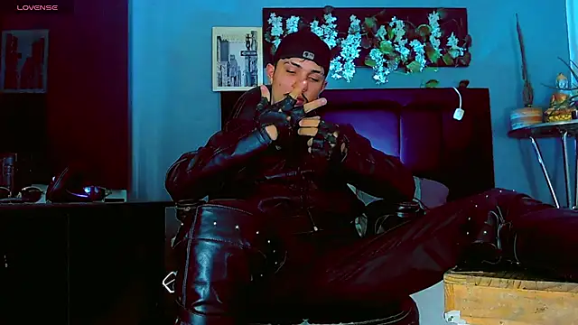 Онлайн чат XXX HannibalLester