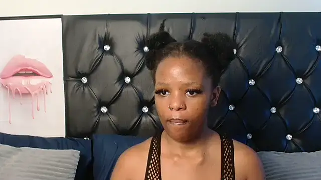 FreakyNubian élő XXX-chatje