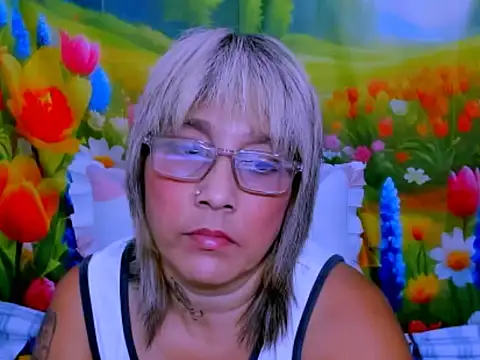 indianroxy Adlı Modelin Canlı XXX Sohbeti