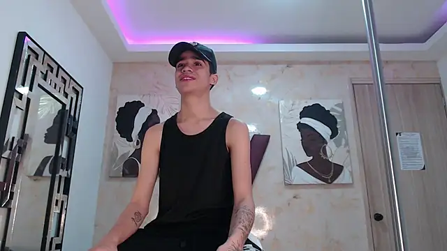 GOLDEN_BOSS Adlı Modelin Canlı XXX Sohbeti