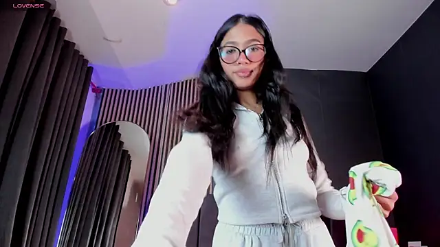 Tyla_Ks Adlı Modelin Canlı XXX Sohbeti