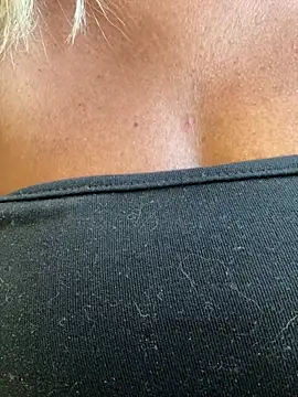 XXX chat uživo modela Hii_Lolla