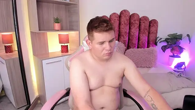 แชท XXX สดของ AdrianLust
