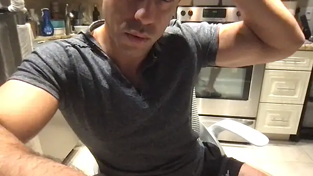 BigGuyMuscle live XXX chat