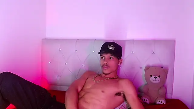 Angel_foxc13 webkamerás műsora