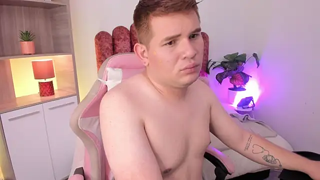 Chatroom XXX en direct de AdrianLust