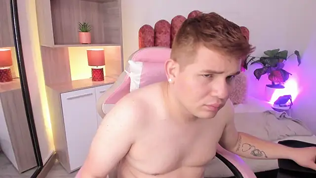 XXX chat uživo modela AdrianLust
