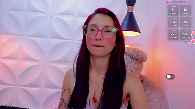 Chat +18 de zaira_skinny ao vivo