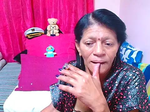 Chat +18 de sluttyrox ao vivo