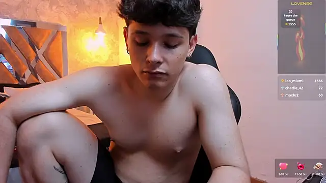 Chat +18 de kraven_lust ao vivo