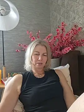 stellahere8 élő XXX-chatje