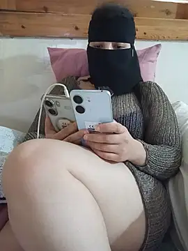 Lara-_-28's Live XXX Chat