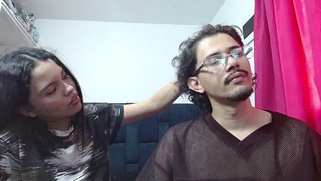 Show modela 17sentidos na web-kameri