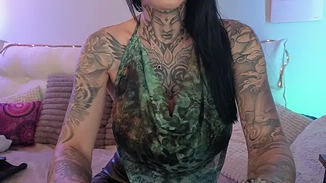 Chatroom XXX en direct de MeganWitch