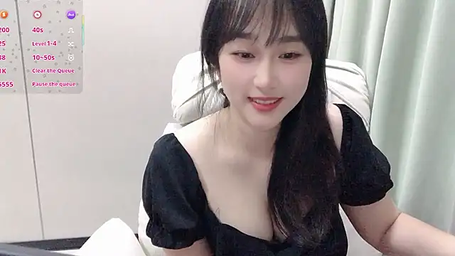 Qing-8825's Live XXX Chat