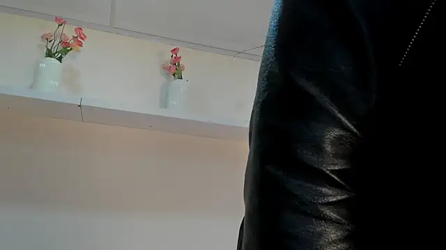 Chat +18 de Nicolle_Evanss_ ao vivo